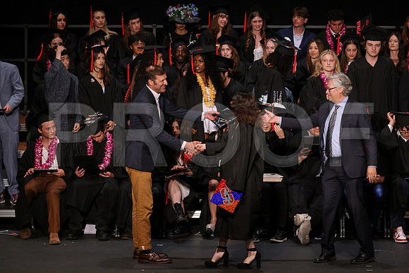 6992_OakwoodGrad2024_B