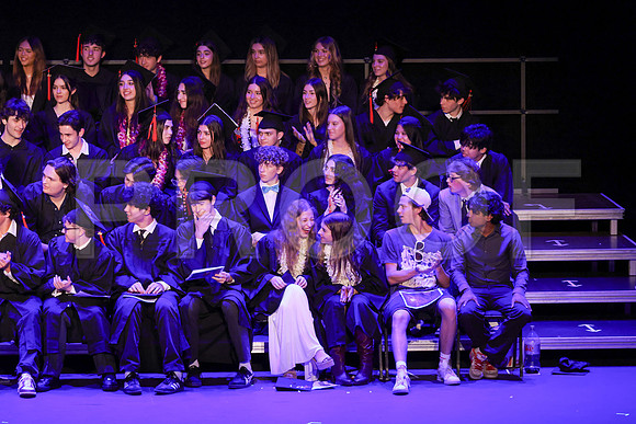 6877_OakwoodGrad2024_B