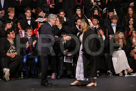 7143_OakwoodGrad2024_B