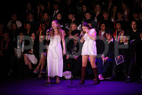 6456_OakwoodGrad2024_B