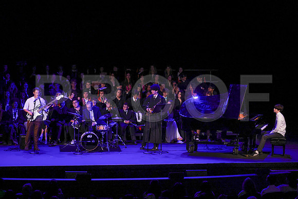 6528_OakwoodGrad2024_B