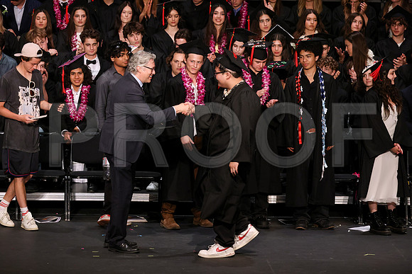 6959_OakwoodGrad2024_B