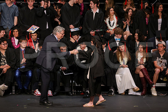 7056_OakwoodGrad2024_B
