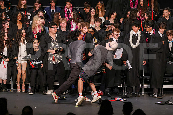 7223_OakwoodGrad2024_B