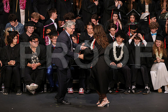 7122_OakwoodGrad2024_B