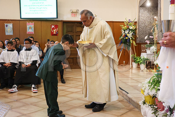 SFX_1stCommunion_5694_05-04-24