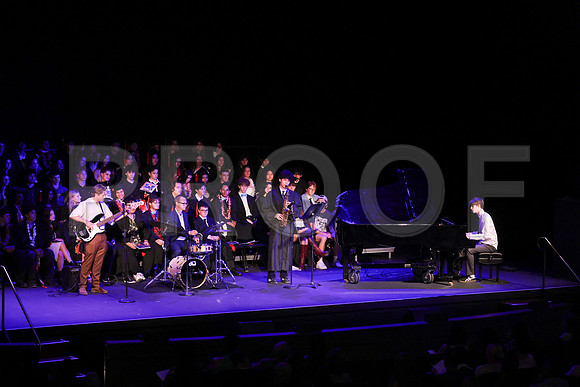 6537_OakwoodGrad2024_B