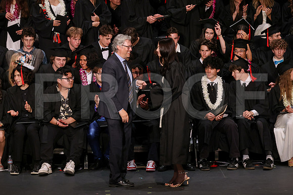 7135_OakwoodGrad2024_B