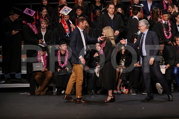 7025_OakwoodGrad2024_B