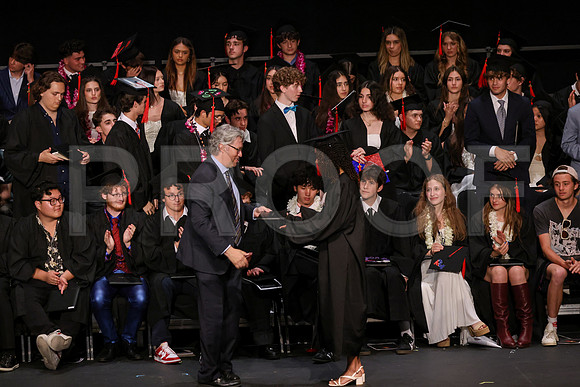 7037_OakwoodGrad2024_B