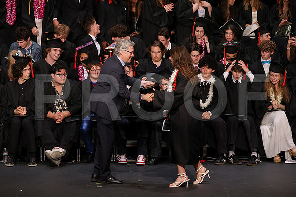 7121_OakwoodGrad2024_B