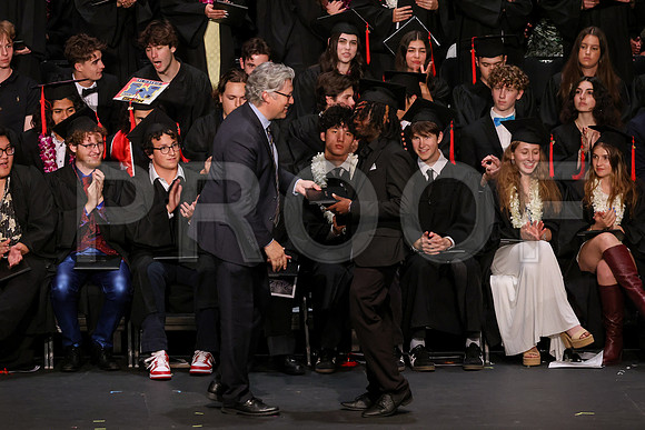 7152_OakwoodGrad2024_B