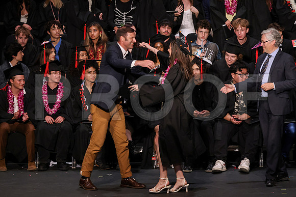 7139_OakwoodGrad2024_B
