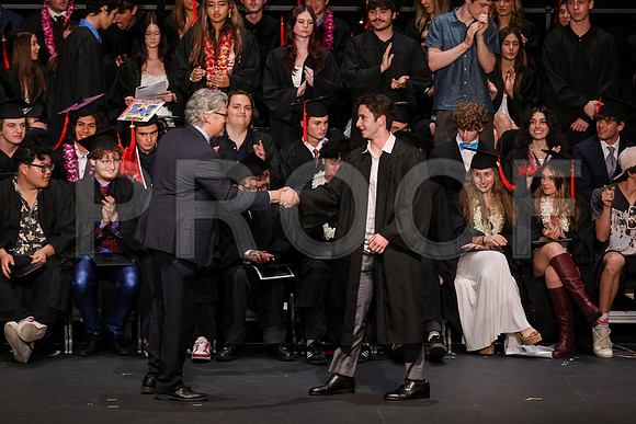 7072_OakwoodGrad2024_B