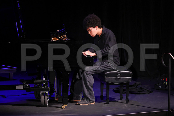 6788_OakwoodGrad2024_B