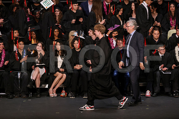 7086_OakwoodGrad2024_B