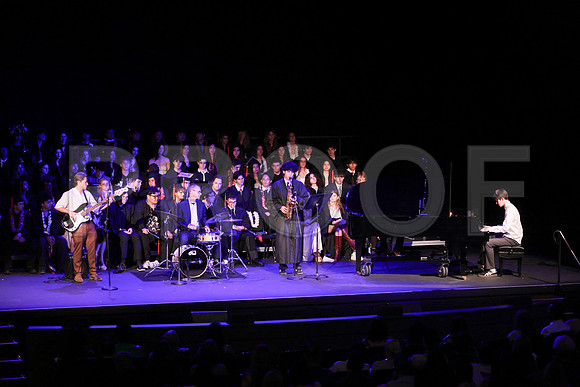 6541_OakwoodGrad2024_B