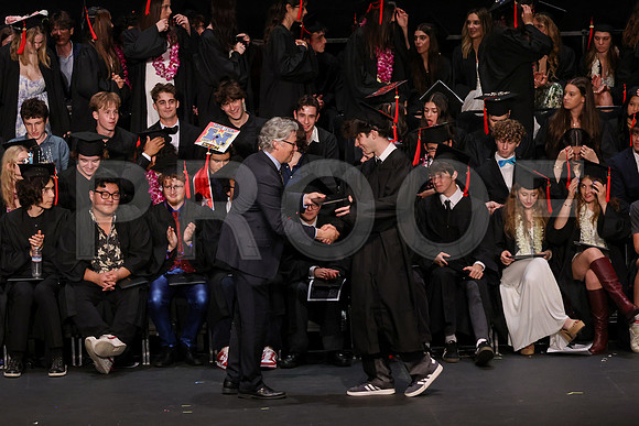 7112_OakwoodGrad2024_B