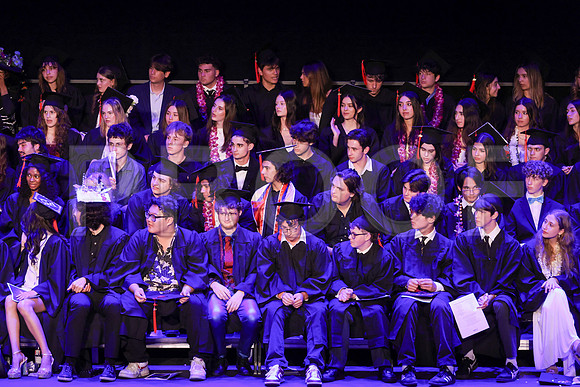 6880_OakwoodGrad2024_B