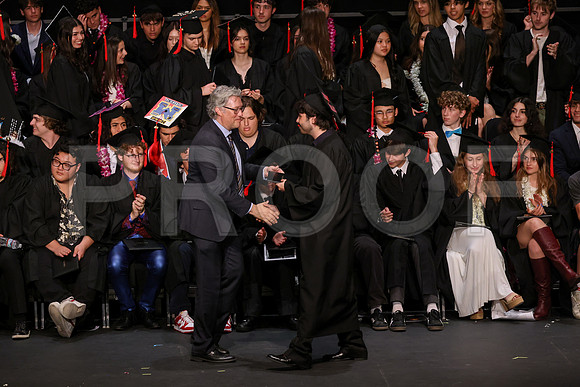 7092_OakwoodGrad2024_B