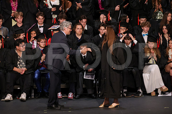 7140_OakwoodGrad2024_B