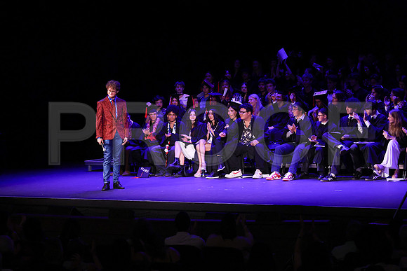 6738_OakwoodGrad2024_B